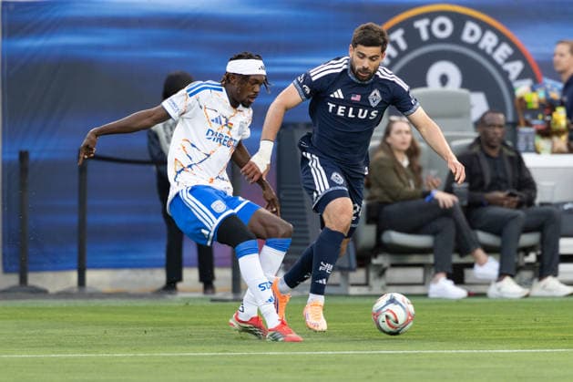 SAN DIEGO, CA - MAY 23: San Diego FC defender Manu Duah (26) and Vancouver Whitecaps FC forward Brian White (24) compete for the ball during a MLS, Fussball Herren, USA match between Vancouver Whitecaps FC and San Diego FC on May 23, 2026 at Snapdragon Stadium in San Diego, CA. (Photo by Karl Anderson Icon Sportswire) SOCCER: MAY 23 MLS San Diego FC vs Vancouver Whitecaps FC EDITORIAL USE ONLY Icon272260523001