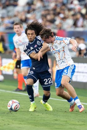 SAN DIEGO, CA - MAY 23: Vancouver Whitecaps FC forward Aziel Jackson (22) and San Diego FC defender Oscar Verhoeven (33) compete for the ball during a MLS, Fussball Herren, USA match between Vancouver Whitecaps FC and San Diego FC on May 23, 2026 at Snapdragon Stadium in San Diego, CA. (Photo by Karl Anderson Icon Sportswire) SOCCER: MAY 23 MLS San Diego FC vs Vancouver Whitecaps FC EDITORIAL USE ONLY Icon272260523008