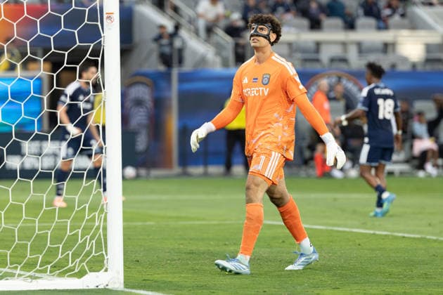 SAN DIEGO, CA - MAY 23: San Diego FC goalkeeper CJ Dos Santos (1) reacts after allowing a goal during a MLS, Fussball Herren, USA match between Vancouver Whitecaps FC and San Diego FC on May 23, 2026 at Snapdragon Stadium in San Diego, CA. (Photo by Karl Anderson Icon Sportswire) SOCCER: MAY 23 MLS San Diego FC vs Vancouver Whitecaps FC EDITORIAL USE ONLY Icon272260523019