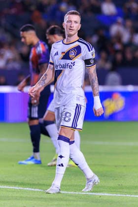 May 23, 2026, Carson, California, USA: Marco Reus 18 of the LA Galaxy during their regular season MLS, Fussball Herren, USA game against the Houston Dynamo FC on Saturday May 23, 2026 at the Dignity Health Sports Park Stadium in Carson, California. Galaxy tie with Dynamo, 1-1. ARIANA RUIZ PI Carson USA - ZUMAp124 20260523_zaa_p124_032 Copyright: xArianaxRuizx