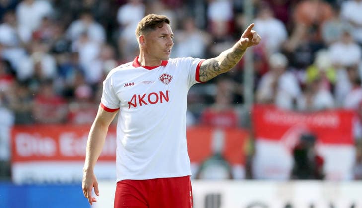 23 05 2026, xfsx, Herren, Fußball, Saison 2025 2026, BFV Verbandspokal, Finale FC Wuerzburger Kickers TSV 1860 Muenchen v li Martin Thomann FC Wuerzburger Kickers gibt Anweisungen, gestikuliert, mit den Armen gestikulieren, gives instructions, gesticulate, Einzelbild Wuerzburg AKON ARENA Bayern Deutschland