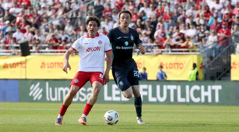 23 05 2026, xfsx, Herren, Fußball, Saison 2025 2026, BFV Verbandspokal, Finale FC Wuerzburger Kickers TSV 1860 Muenchen v li Dominic Schmidt FC Wuerzburger Kickers , Samuel Althaus TSV 1860 Muenchen Wuerzburg AKON ARENA Bayern Germany