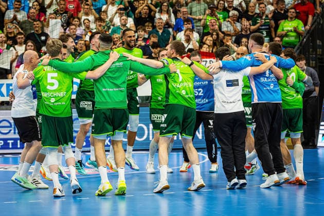 23 05 2026, xovx, Handball Daikin Handball Bundesliga, HSG Wetzlar HC Erlangen The players of HSG Wetzlar celebrate the 29 26 home victory over HC Erlangen Wetzlar Buderus Arena Hessen Germany EN
