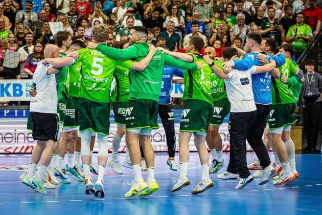 23 05 2026, xovx, Handball Daikin Handball Bundesliga, HSG Wetzlar HC Erlangen The players of HSG Wetzlar celebrate the 29 26 home victory over HC Erlangen Wetzlar Buderus Arena Hessen Germany EN