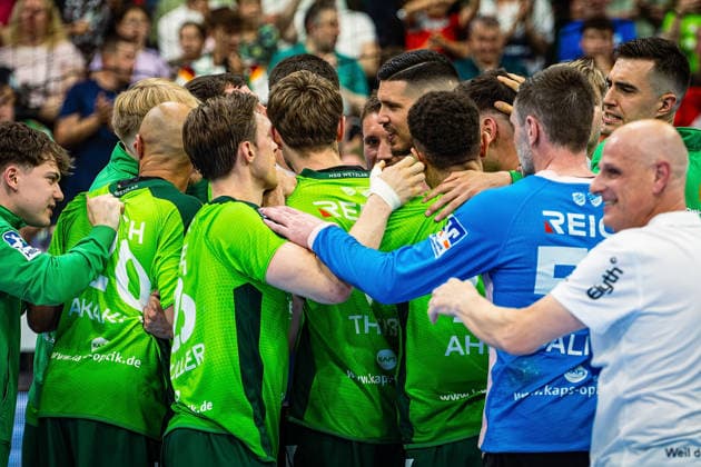 23 05 2026, xovx, Handball Daikin Handball Bundesliga, HSG Wetzlar HC Erlangen The players of HSG Wetzlar celebrate the 29 26 home victory over HC Erlangen Wetzlar Buderus Arena Hessen Germany EN