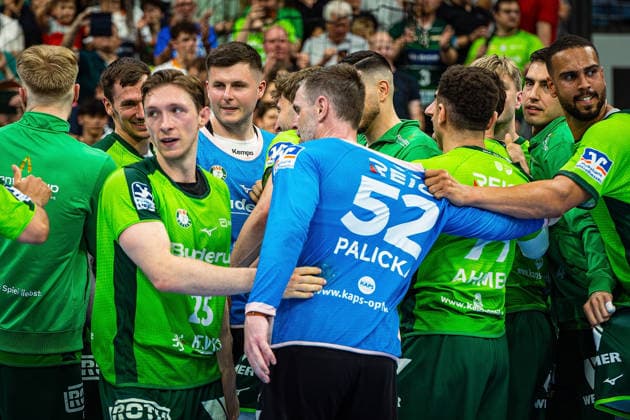 23 05 2026, xovx, Handball Daikin Handball Bundesliga, HSG Wetzlar HC Erlangen The players of HSG Wetzlar celebrate the 29 26 home victory over HC Erlangen Wetzlar Buderus Arena Hessen Germany EN