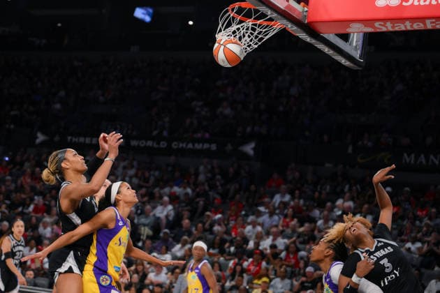 May 24, 2026, Las Vegas, Nevada, USA: A JA WILSON (22) of The Las Vegas Aces (L) competes against the Los Angeles sparks during WNBA, Basketball Damen, USA regular-season game at Michelob ULTRA Arena in Las Vegas WNBA 2026: Los Angeles Sparks 101-95 Las Vegas Aces  - ZUMAo117 20260524_zsp_o117_001 Copyright: xMikaelxOnax