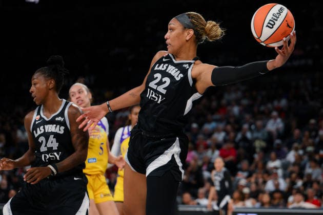 May 23, 2026, Las Vegas, Nevada, USA: A JA WILSON 22 (C) of The Las Vegas Aces competes against the Los Angeles sparks during WNBA, Basketball Damen, USA regular-season game at Michelob ULTRA Arena in Las Vegas. WNBA 2026: Los Angeles Sparks 101-95 Las Vegas Aces  - ZUMAo117 20260523_zsp_o117_014 Copyright: xMikaelxOnax