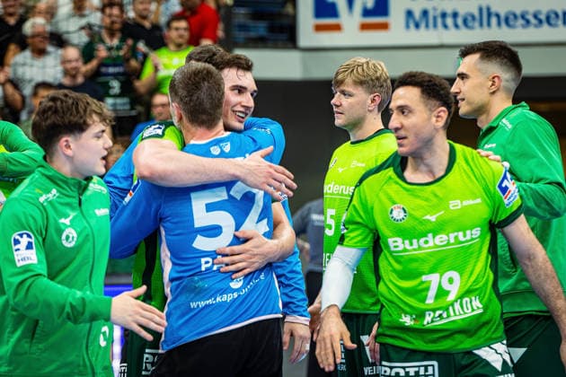 23 05 2026, xovx, Handball Daikin Handball Bundesliga, HSG Wetzlar HC Erlangen The players of HSG Wetzlar celebrate the 29 26 home victory over HC Erlangen Wetzlar Buderus Arena Hessen Germany EN