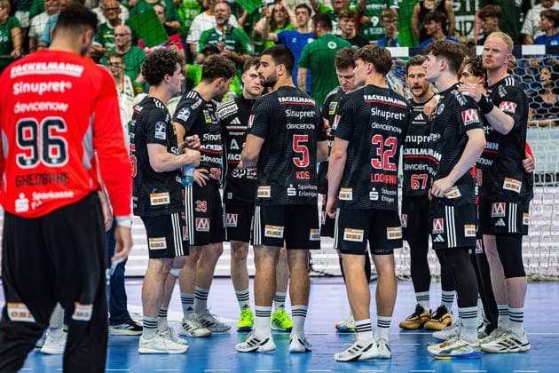 23 05 2026, xovx, Handball Daikin Handball Bundesliga, HSG Wetzlar HC Erlangen Long faces among the players of HC Erlangen after the 26 29 defeat in Wetzlar Wetzlar Buderus Arena Hessen Germany EN