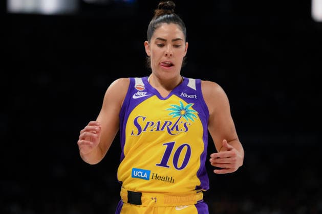 May 23, 2026, Las Vegas, Nevada, USA: KELSEY PLUM 10 of The Los Angels Sparks Dominance Plum was hyper-efficient, shooting 12 of 17 from the field (including 6 of 7 from three) to go with 9 assists and 4 rebounds. during WNBA, Basketball Damen, USA regular-season game at Michelob ULTRA Arena in Las Vegas. WNBA 2026: Los Angeles Sparks 101-95 Las Vegas Aces  - ZUMAo117 20260523_zsp_o117_019 Copyright: xMikaelxOnax