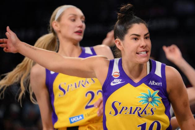 May 23, 2026, Las Vegas, Nevada, USA: KELSEY PLUM 10 of The Los Angels Sparks upset with the referee call during WNBA, Basketball Damen, USA regular-season game at Michelob ULTRA Arena in Las Vegas. WNBA 2026: Los Angeles Sparks 101-95 Las Vegas Aces  - ZUMAo117 20260523_zsp_o117_020 Copyright: xMikaelxOnax