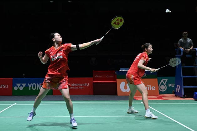 (260524) -- KUALA LUMPUR, May 24, 2026 -- Chen Fanshutian Luo Xumin (L) compete during the women s doubles final match between Chen Fanshutian Luo Xumin of China and Hirota Ayaka Ayako Sakuramoto of Japan at 2026 Malaysia Masters badminton tournament in Kuala Lumpur, Malaysia, May 24, 2026. (Photo by Xinhua) (SP)MALAYSIA-KUALA LUMPUR-BADMINTON-MALAYSIA MASTERS-WOMEN S DOUBLES ChongxVoonxChung 