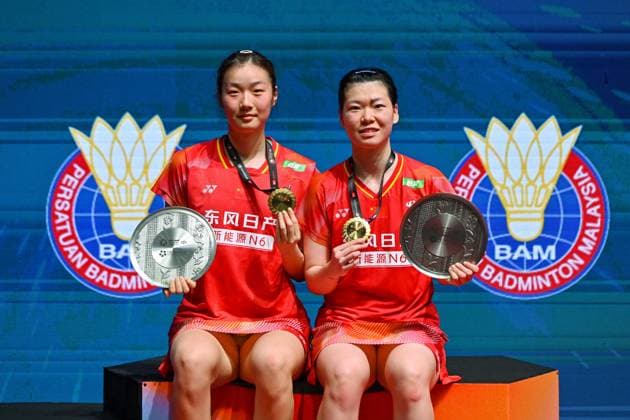 (260524) -- KUALA LUMPUR, May 24, 2026 -- Chen Fanshutian Luo Xumin (R) pose on the podium at the awarding ceremony for the women s doubles final match between Chen Fanshutian Luo Xumin of China and Hirota Ayaka Ayako Sakuramoto of Japan at 2026 Malaysia Masters badminton tournament in Kuala Lumpur, Malaysia, May 24, 2026. (Photo by Xinhua) (SP)MALAYSIA-KUALA LUMPUR-BADMINTON-MALAYSIA MASTERS-WOMEN S DOUBLES ChongxVoonxChung 