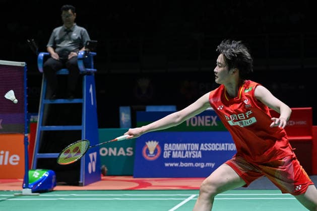 (260524) -- KUALA LUMPUR, May 24, 2026 -- Zhang Yufei hits a return during the women s singles final match between Chen Yufei of China and Ratchanok Intanon of Thailand at 2026 Malaysia Masters badminton tournament in Kuala Lumpur, Malaysia, May 24, 2026. (Photo by Xinhua) (SP)MALAYSIA-KUALA LUMPUR-BADMINTON-MALAYSIA MASTERS-WOMEN S SINGLES ChongxVoonxChung 