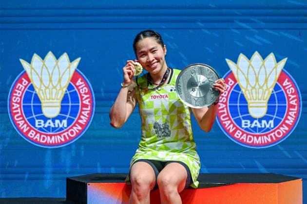 (260524) -- KUALA LUMPUR, May 24, 2026 -- Ratchanok Intanon poses for a photo during the awarding ceremony for the women s singles final match between Chen Yufei of China and Ratchanok Intanon of Thailand at 2026 Malaysia Masters badminton tournament in Kuala Lumpur, Malaysia, May 24, 2026. (Photo by Xinhua) (SP)MALAYSIA-KUALA LUMPUR-BADMINTON-MALAYSIA MASTERS-WOMEN S SINGLES ChongxVoonxChung 