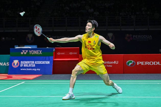 (260524) -- KUALA LUMPUR, May 24, 2026 -- Li Shifeng competes during the men s singles final match between Li Shifeng of China and Panitchaphon Teeraratsakul of Thailand at 2026 Malaysia Masters badminton tournament in Kuala Lumpur, Malaysia, May 24, 2026. (Photo by Xinhua) (SP)MALAYSIA-KUALA LUMPUR-BADMINTON-MALAYSIA MASTERS-MEN S SINGLES ChenxZeguo 