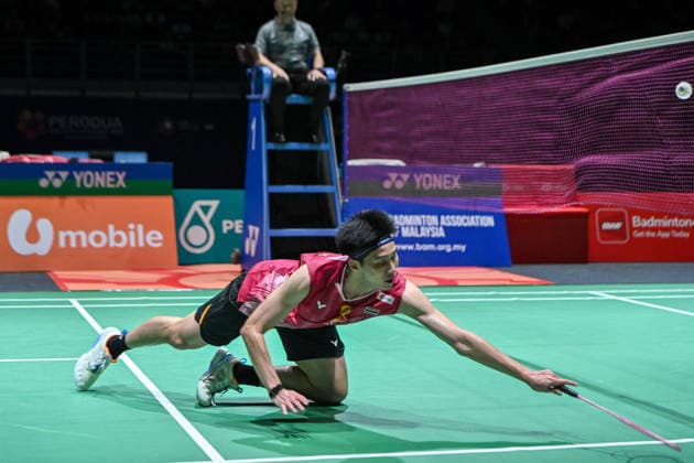 (260524) -- KUALA LUMPUR, May 24, 2026 -- Panitchaphon Teeraratsakul competes during the men s singles final match between Li Shifeng of China and Panitchaphon Teeraratsakul of Thailand at 2026 Malaysia Masters badminton tournament in Kuala Lumpur, Malaysia, May 24, 2026. (Photo by Xinhua) (SP)MALAYSIA-KUALA LUMPUR-BADMINTON-MALAYSIA MASTERS-MEN S SINGLES ChongxVoonxChung 