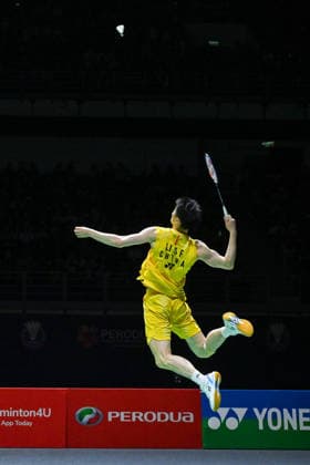 (260524) -- KUALA LUMPUR, May 24, 2026 -- Li Shifeng competes during the men s singles final match between Li Shifeng of China and Panitchaphon Teeraratsakul of Thailand at 2026 Malaysia Masters badminton tournament in Kuala Lumpur, Malaysia, May 24, 2026. (Photo by Xinhua) (SP)MALAYSIA-KUALA LUMPUR-BADMINTON-MALAYSIA MASTERS-MEN S SINGLES ChenxZeguo 