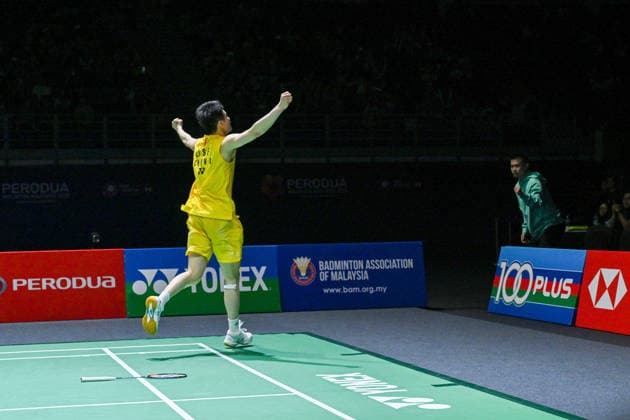 (260524) -- KUALA LUMPUR, May 24, 2026 -- Li Shifeng celebrates after wining the men s singles final match between Li Shifeng of China and Panitchaphon Teeraratsakul of Thailand at 2026 Malaysia Masters badminton tournament in Kuala Lumpur, Malaysia, May 24, 2026. (Photo by Xinhua) (SP)MALAYSIA-KUALA LUMPUR-BADMINTON-MALAYSIA MASTERS-MEN S SINGLES ChenxZeguo 