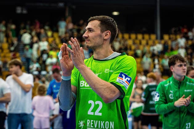 23 05 2026, xovx, Handball Daikin Handball Bundesliga, HSG Wetzlar HC Erlangen The players of HSG Wetzlar celebrate their 29 26 home win over HC Erlangen In front Jona Schoch HSG Wetzlar Wetzlar Buderus Arena Hessen Germany EN