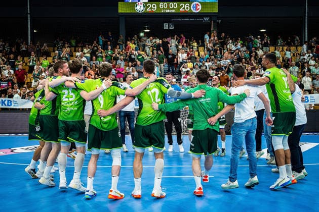 23 05 2026, xovx, Handball Daikin Handball Bundesliga, HSG Wetzlar HC Erlangen The players of HSG Wetzlar celebrate the 29 26 home victory over HC Erlangen Wetzlar Buderus Arena Hessen Germany EN
