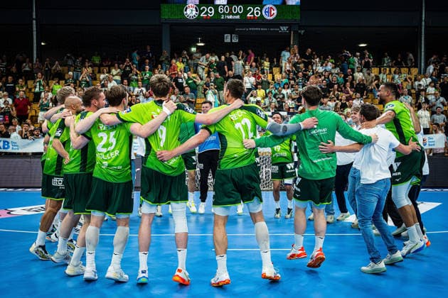 23 05 2026, xovx, Handball Daikin Handball Bundesliga, HSG Wetzlar HC Erlangen The players of HSG Wetzlar celebrate the 29 26 home victory over HC Erlangen Wetzlar Buderus Arena Hessen Germany EN
