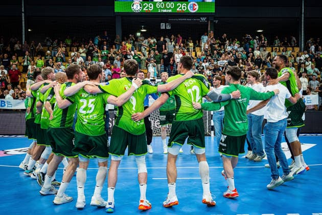 23 05 2026, xovx, Handball Daikin Handball Bundesliga, HSG Wetzlar HC Erlangen The players of HSG Wetzlar celebrate the 29 26 home victory over HC Erlangen Wetzlar Buderus Arena Hessen Germany EN