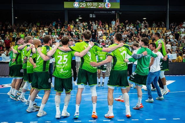 23 05 2026, xovx, Handball Daikin Handball Bundesliga, HSG Wetzlar HC Erlangen The players of HSG Wetzlar celebrate the 29 26 home victory over HC Erlangen Wetzlar Buderus Arena Hessen Germany EN