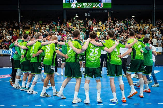 23 05 2026, xovx, Handball Daikin Handball Bundesliga, HSG Wetzlar HC Erlangen The players of HSG Wetzlar celebrate the 29 26 home victory over HC Erlangen Wetzlar Buderus Arena Hessen Germany EN