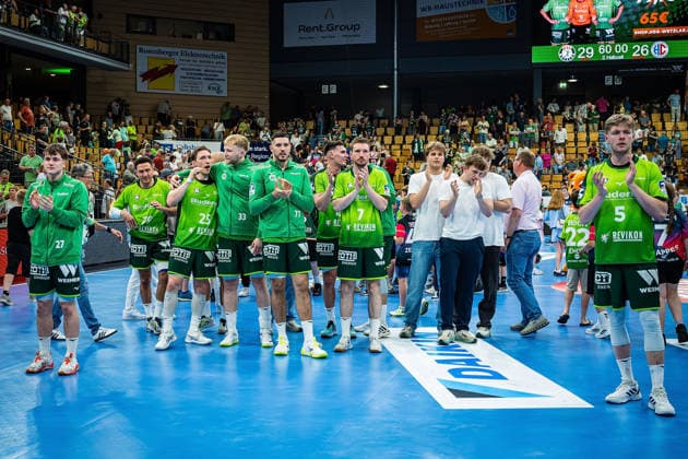 23 05 2026, xovx, Handball Daikin Handball Bundesliga, HSG Wetzlar HC Erlangen The players of HSG Wetzlar celebrate the 29 26 home victory over HC Erlangen Wetzlar Buderus Arena Hessen Germany EN
