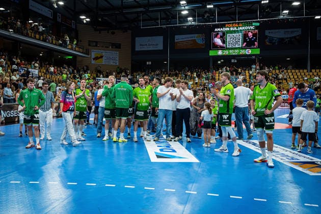 23 05 2026, xovx, Handball Daikin Handball Bundesliga, HSG Wetzlar HC Erlangen The players of HSG Wetzlar celebrate the 29 26 home victory over HC Erlangen Wetzlar Buderus Arena Hessen Germany EN