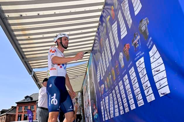 Grand Prix Criquielion 2026 Cycling Race LESSINES, BELGIUM - MAY 24 : Dujardin Sandy (FRA) of TotalEnergies signing during the 58th edition of Grand Prix Criquielion an UCI Class 1.1 one day cycling road race for Men Elite of km with start in Ath and finish in Lessines on May 24, 2026 in Lessines, Belgium, 24 05 2026 Lessines Belgium  Copyright: xSesx