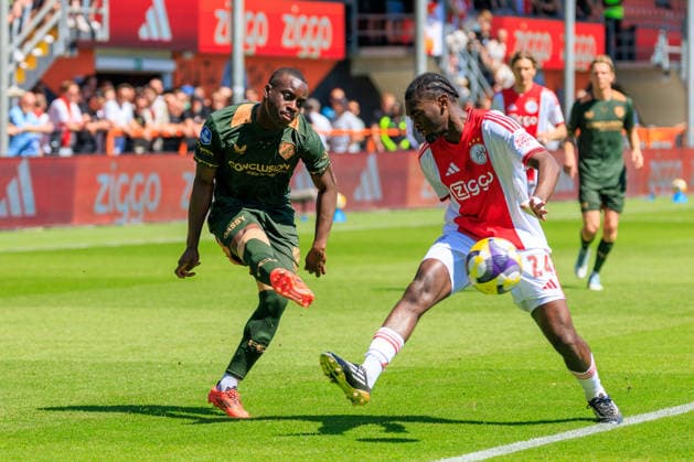 2026-05-24 AFC Ajax v FC Utrecht - Dutch Eredivisie Play-Offs VOLENDAM, NETHERLANDS - MAY 24: Yoann Cathline of FC Utrecht, Jorthy Mokio of Ajax during the Dutch Eredivisie Play-Offs match between AFC Ajax and FC Utrecht at Kras Stadion on May 24, 2026 in Volendam, Netherlands. Volendam Kras Stadion Netherlands Content not available for redistribution in The Netherlands directly or indirectly through any third parties. Copyright: xMarcelxvanxPlateringenx