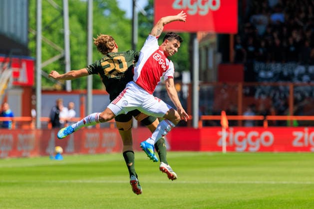 2026-05-24 AFC Ajax v FC Utrecht - Dutch Eredivisie Play-Offs VOLENDAM, NETHERLANDS - MAY 24: Dani de Wit of FC Utrecht, Lucas Rosa of Ajax during the Dutch Eredivisie Play-Offs match between AFC Ajax and FC Utrecht at Kras Stadion on May 24, 2026 in Volendam, Netherlands. Volendam Kras Stadion Netherlands Content not available for redistribution in The Netherlands directly or indirectly through any third parties. Copyright: xMarcelxvanxPlateringenx