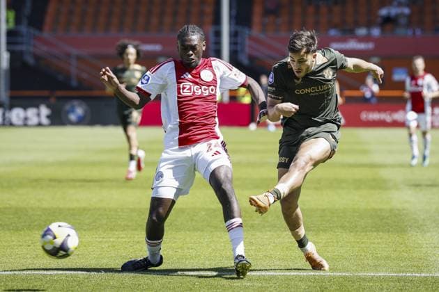 VOLENDAM - (lr) Jorthy Mokio of AFC Ajax and Souffian El Karouani of FC Utrecht during the Conference League play-off final match between AFC Ajax and FC Utrecht at the Kras Stadium on 24 May 2026 in Volendam, the Netherlands. MAURICE VAN STEEN ANP Play-offs Conference League - FINAL 2025-2026 xVIxANPxSportx xxANPxIVx 559225160 originalFilename: 559225160.jpg