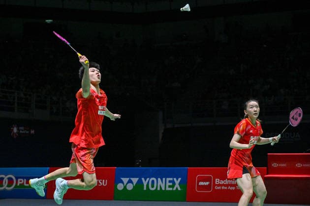 (260524) -- KUALA LUMPUR, May 24, 2026 -- Gao Jiaxuan (L) Wei Yaxin compete during the mixed doubles final match between Gao Jiaxuan Wei Yaxin of China and Pakkapon Teeraratsakul Sapsiree Taerattanachai of Thailand at 2026 Malaysia Masters badminton tournament in Kuala Lumpur, Malaysia, May 24, 2026. (Photo by Xinhua) (SP)MALAYSIA-KUALA LUMPUR-BADMINTON-MALAYSIA MASTERS-MIXED DOUBLES ChongxVoonxChung 