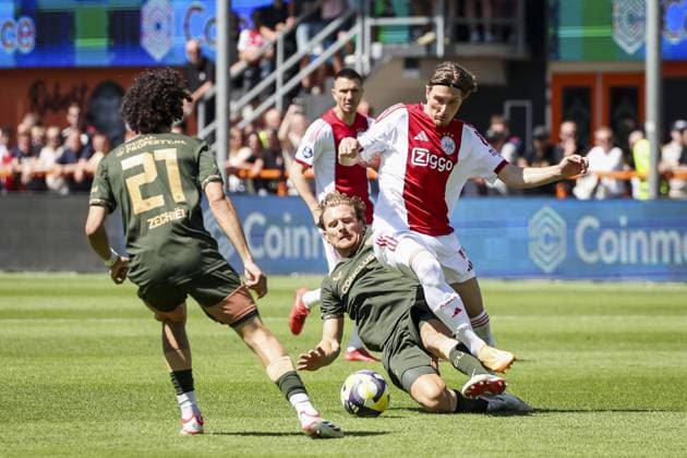 VOLENDAM - (lr) Dani de Wit of FC Utrecht and Mika Godts of AFC Ajax during the Conference League play-off final match between AFC Ajax and FC Utrecht at the Kras Stadium on 24 May 2026 in Volendam, the Netherlands. SONNY LENSEN ANP Play-offs Conference League - FINAL 2025-2026 xVIxANPxSportx xxANPxIVx 559225632 originalFilename: 559225632.jpg