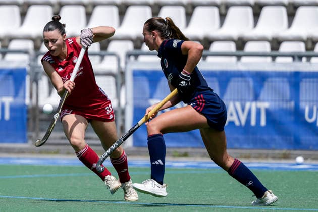 v li Emma Boermans KTHC, 33 , Agustina Habif MHC, 5 , duel, duel, tackle, tackling, dynamics, action, action, 24 05 2026, Mannheim Germany , Hockey, German Championship, Quarterfinal 3, Women, Mannheimer HC Rot Weiss Köln xozx
