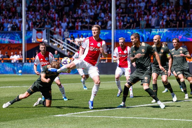 2026-05-24 AFC Ajax v FC Utrecht - Dutch Eredivisie Play-Offs VOLENDAM, NETHERLANDS - MAY 24: Kasper Dolberg of AFC Ajax hits the ball, Dani de Wit of FC Utrecht during the Dutch Eredivisie Play-Offs match between AFC Ajax and FC Utrecht at Kras Stadion on May 24, 2026 in Volendam, Netherlands. Volendam Kras Stadion Netherlands Content not available for redistribution in The Netherlands directly or indirectly through any third parties. Copyright: xBenxGalx