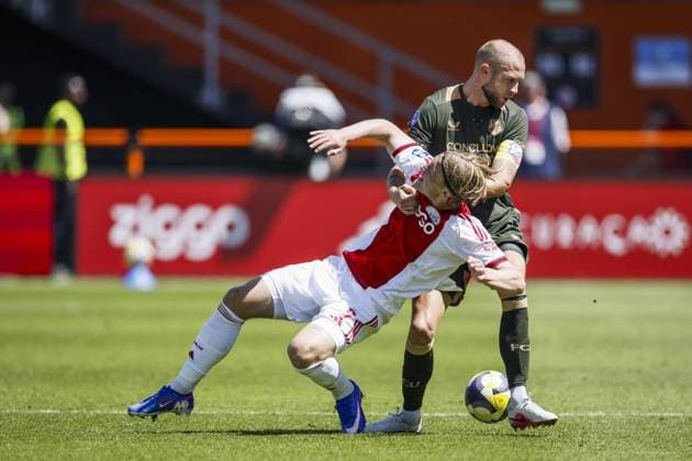 VOLENDAM - (lr) Kasper Dolberg of AFC Ajax and Mike van der Hoorn of FC Utrecht during the Conference League play-off final match between AFC Ajax and FC Utrecht at the Kras Stadium on 24 May 2026 in Volendam, the Netherlands. MAURICE VAN STEEN ANP Play-offs Conference League - FINAL 2025-2026 xVIxANPxSportx xxANPxIVx 559226619 originalFilename: 559226619.jpg