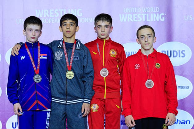 U15 Wrestling European Championships Podium 48kg FS Gold Umar Ikhlazov RUS , Silver Muslim Dadajev SRB , Bronze Luka Ananiev MKD , Zurab Dotiashvili GEO Copyright: xKostadinxAndonov xUnitedxWorldxWrestlingx Kostadin Andonov United World Wrestling