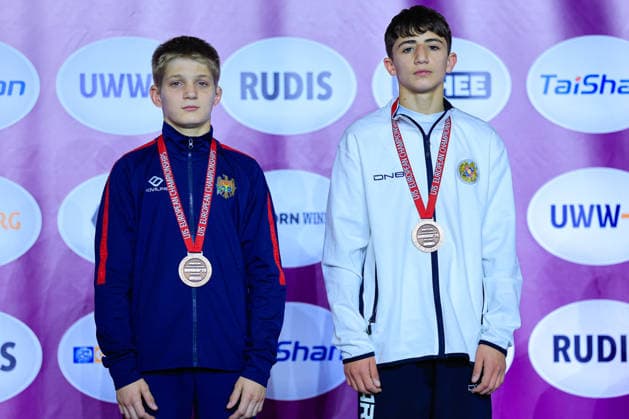 U15 Wrestling European Championships Podium 41kg FS Bronze Andrei Dermenji MDA , Tigran Aghajanyan ARM Copyright: xKostadinxAndonov xUnitedxWorldxWrestlingx Kostadin Andonov United World Wrestling
