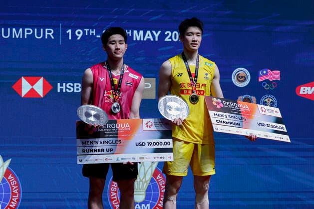 May 24, 2026, Kuala Lumpur, Malaysia: Li Shi Feng of China (R) and Panitchaphon Teeraratsakul of Thailand pose with their medals on the podium during the medal ceremony after the Mens Singles Final during the Perodua Malaysia Masters 2026 at Unifi Arena. Li Shi Feng won with scores; 21 21 : 16 17 Perodua Malaysia Masters 2026 In Kuala Lumpur - 23 May 2026  - ZUMAs197 20260524_aaa_s197_005 Copyright: xWongxFokxLoyx