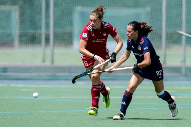 v li Felicia Wiedermann KTHC, 30 , Carolin Seidel MHC, 32 , duel, duel, tackle, tackling, dynamics, action, action, 24 05 2026, Mannheim Germany , Hockey, German Championship, Quarterfinal 3, Women, Mannheimer HC Rot Weiss Köln xozx