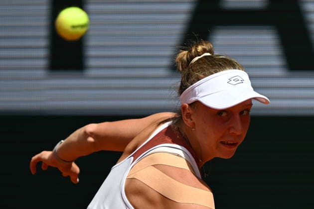 French Open (Roland Garros) - Day 1 PARIS, FRANCE - MAY 24: Sinja Kraus of France in action against Belinda Bencic of Switzerland (not seen) during a first-round women’s singles match on the first day of the French Open (Roland Garros) in Paris, France on May 24, 2026. Burak Akbulut Anadolu Paris France. Editorial use only. Please get in touch for any other usage.  Copyright: x2026xAnadoluxBurakxAkbulutx