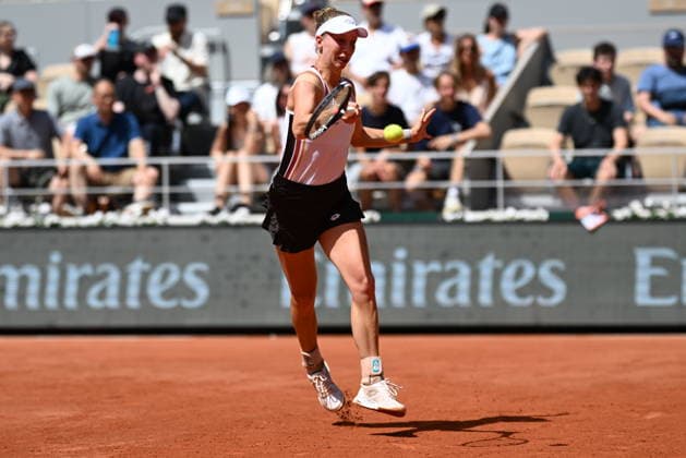 French Open (Roland Garros) - Day 1 PARIS, FRANCE - MAY 24: Sinja Kraus of Austria in action against Belinda Bencic of Switzerland (not seen) during a first-round women’s singles match on the first day of the French Open (Roland Garros) in Paris, France on May 24, 2026. Burak Akbulut Anadolu Paris France. Editorial use only. Please get in touch for any other usage.  Copyright: x2026xAnadoluxBurakxAkbulutx