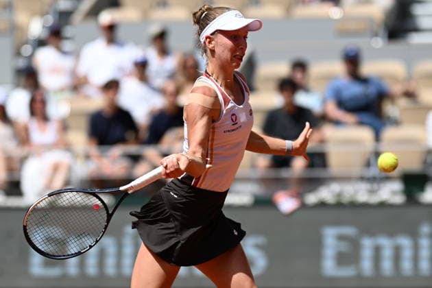 French Open (Roland Garros) - Day 1 PARIS, FRANCE - MAY 24: Sinja Kraus of Austria in action against Belinda Bencic of Switzerland (not seen) during a first-round women’s singles match on the first day of the French Open (Roland Garros) in Paris, France on May 24, 2026. Burak Akbulut Anadolu Paris France. Editorial use only. Please get in touch for any other usage.  Copyright: x2026xAnadoluxBurakxAkbulutx