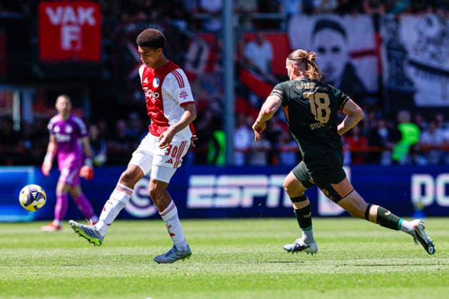 2026-05-24 AFC Ajax v FC Utrecht - Dutch Eredivisie Play-Offs VOLENDAM, NETHERLANDS - MAY 24: Aaron Bouwman of AFC Ajax battles for possession with Artem Stepanov of FC Utrecht during the Dutch Eredivisie Play-Offs match between AFC Ajax and FC Utrecht at Kras Stadion on May 24, 2026 in Volendam, Netherlands. Volendam Kras Stadion Netherlands Content not available for redistribution in The Netherlands directly or indirectly through any third parties. Copyright: xBenxGalx