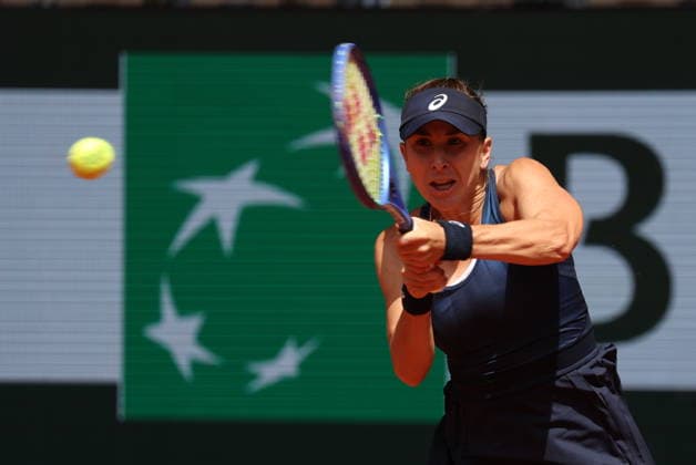 ROLAND GARROS 2026 Thierry Larret MAXPPP - PARIS (75) 24 05 2026 Thierry Larret Maxppp. Tennis. Roland Garros 2026. Internationaux de France de tennis. Stade Roland Garros, Paris (75).Le 24 Mai. Court Philippe CHATRIER : Sinja KRAUS (AUT) vs Belinda BENCIC (SUI). PARIS (75) STADE ROLAND GARROS PARIS ILE DE FRANCE FRANCE  Copyright: xMAXPPPxThierryxLarretx TLR202605247324 TLR202605247324